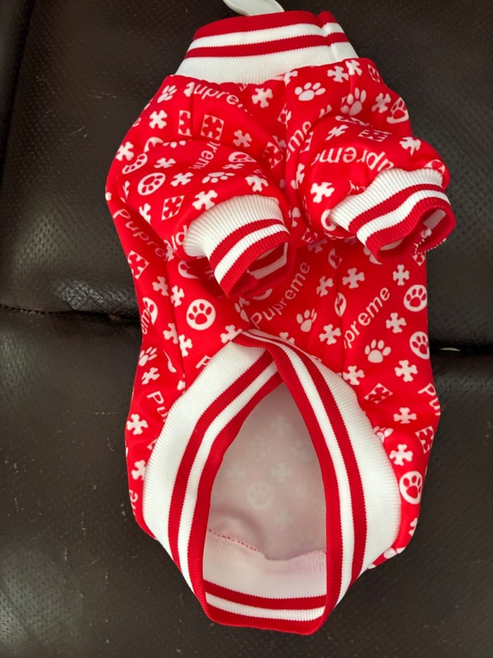 Cute little Pet top
Size small thin material great for the summer